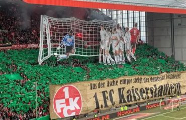 Scenografie fani Kaiserslautern la meciul cu Karlsruher